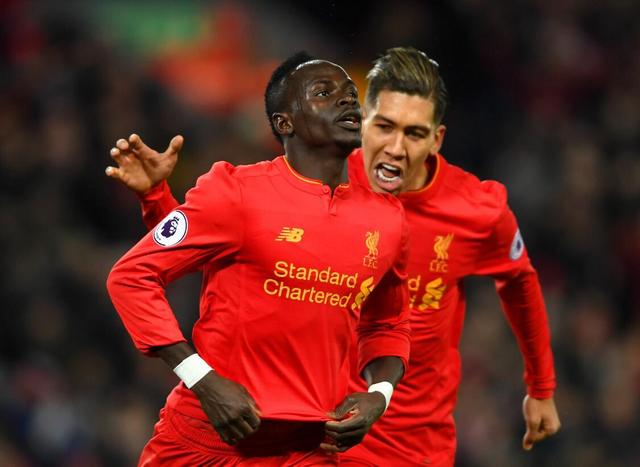 年轻中场佩 年轻中场佩